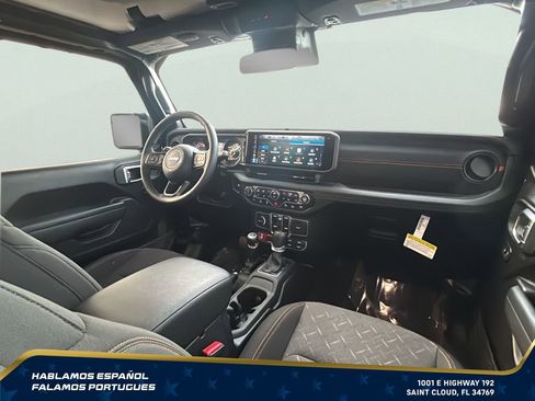 Used 2025 Jeep Gladiator Mojave w/ Safety Group AWD/4WD image 33