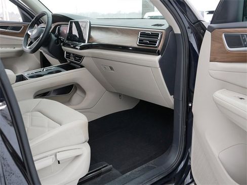 Certified 2025 Volkswagen Atlas SE image 20