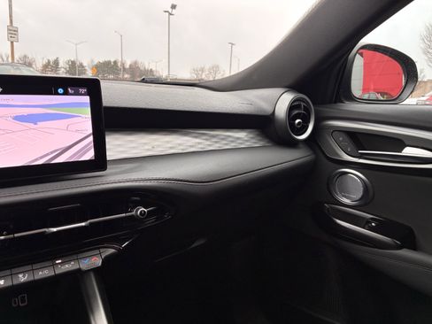 Certified 2024 Alfa Romeo Tonale Veloce image 22