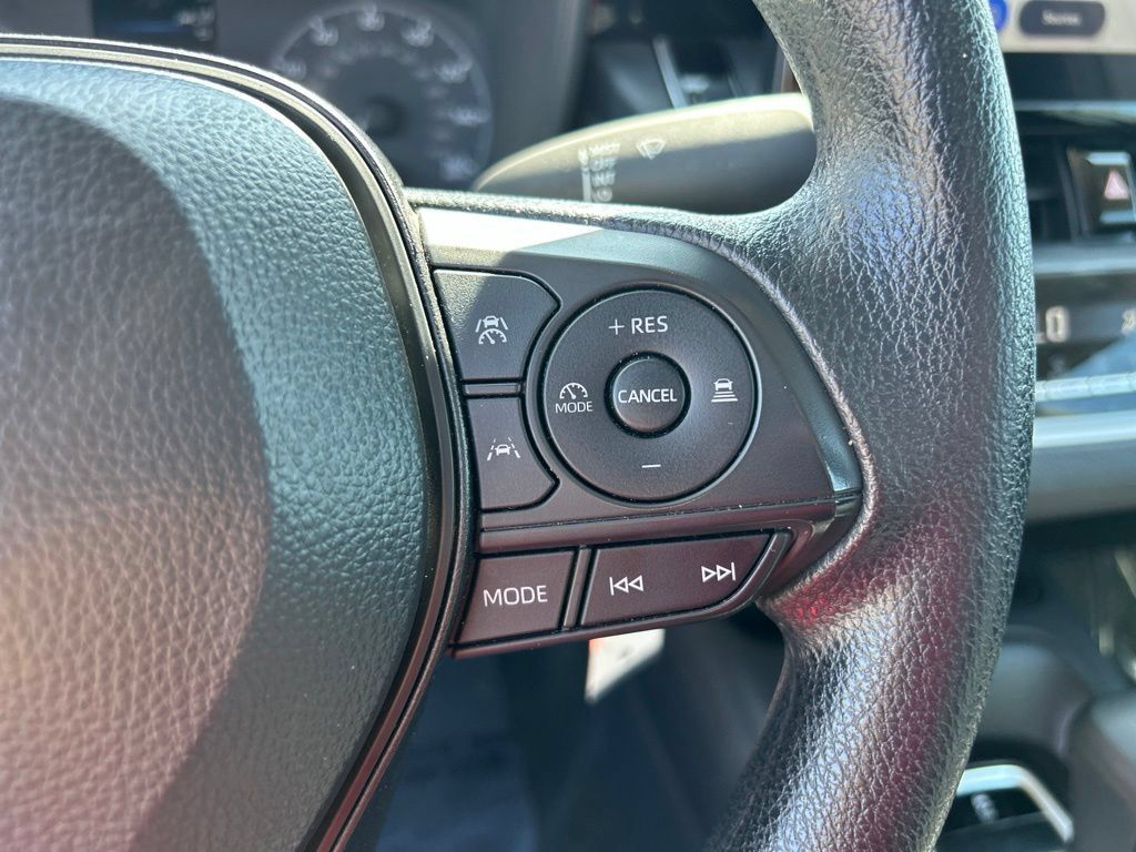 Used 2025 Toyota Corolla LE FWD image 22
