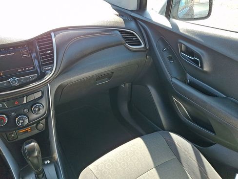 Used 2020 Chevrolet Trax LS FWD image 17