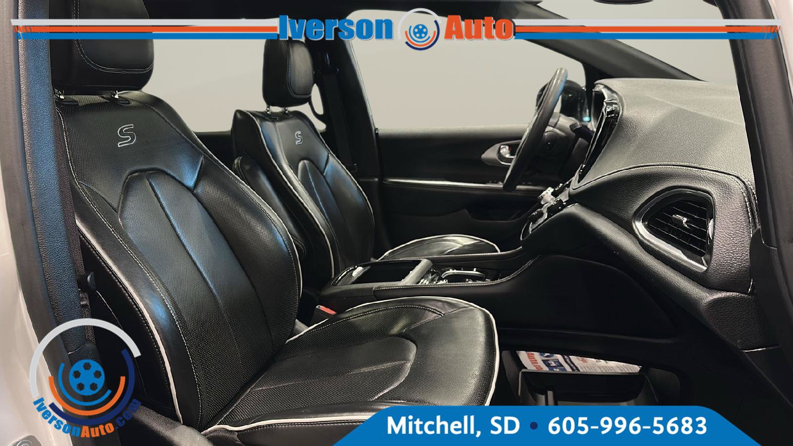 Used 2025 Chrysler Pacifica Limited FWD image 34