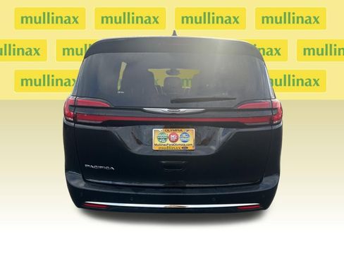 Used 2024 Chrysler Pacifica Touring-L image 32