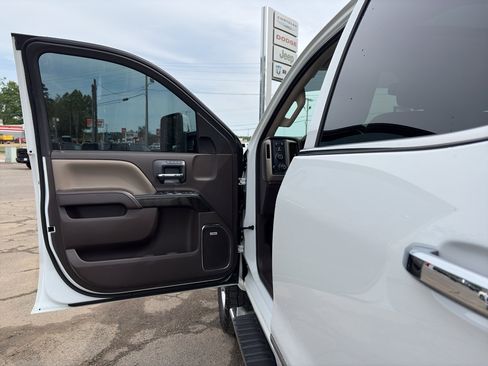 Used 2016 GMC Sierra 2500 Denali w/ Duramax Plus Package AWD/4WD image 18