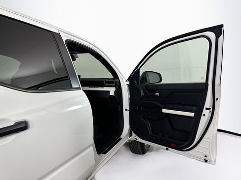 Used 2024 Toyota Tacoma TRD Off-Road image 30