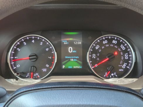 Used 2020 Toyota RAV4 LE FWD image 23