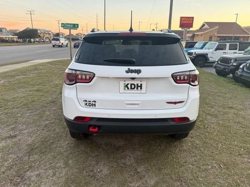 New 2026 Jeep Compass Trailhawk w/ Sun, Sound & Navigation Group AWD/4WD image 6