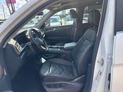 Used 2026 Volkswagen Atlas SE FWD image 29