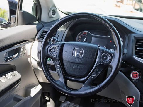 Used 2016 Honda Pilot Touring image 38