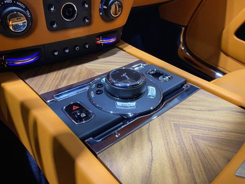 Used 2021 Rolls-Royce Dawn RWD image 11