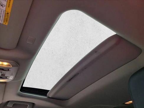 Used 2020 Toyota Highlander XLE FWD image 17