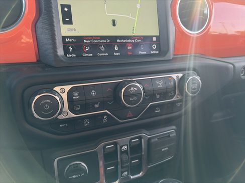 Used 2021 Jeep Gladiator Rubicon AWD/4WD image 34