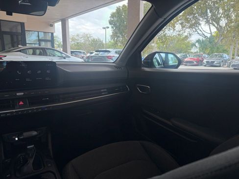 Used 2025 Kia K4 FWD image 34