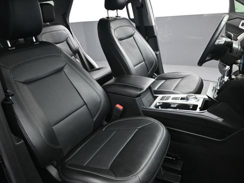 Used 2024 Ford Explorer Limited w/ Limited Technology Package RWD image 31