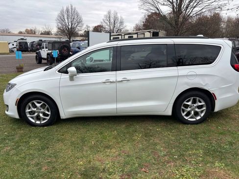 Used 2018 Chrysler Pacifica Touring Plus w/ Tire & Wheel Group image 10
