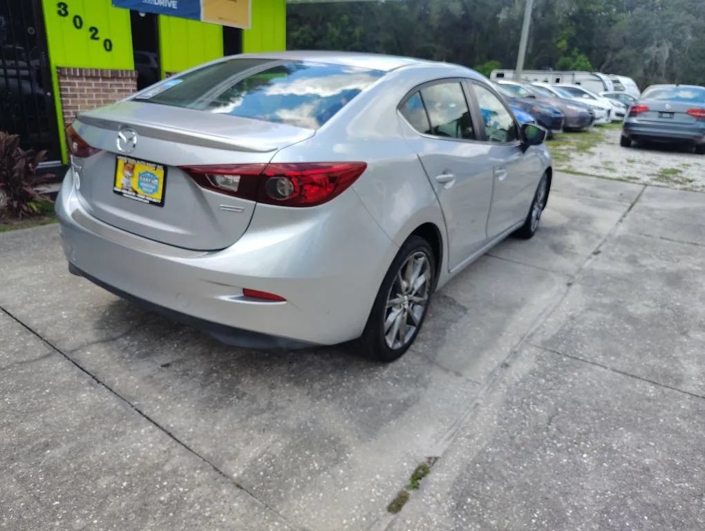 Used 2018 MAZDA MAZDA3 Touring FWD image 7