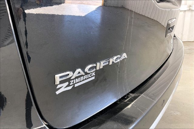 Used 2019 Chrysler Pacifica Touring-L Plus w/ Advanced Safetytec Group FWD image 9