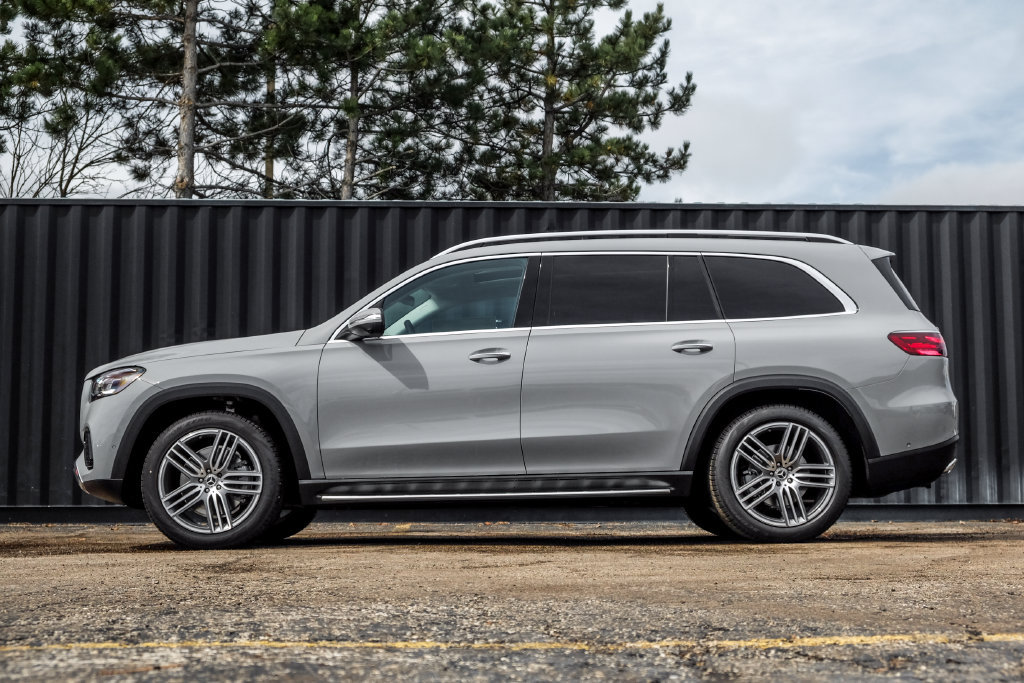 Used 2026 Mercedes-Benz GLS 450 4MATIC image 3