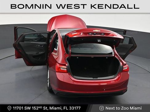 Used 2017 Chevrolet Malibu LT image 33