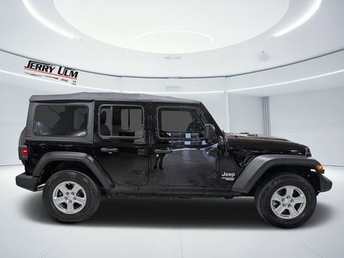 Used 2018 Jeep Wrangler Unlimited Sport S AWD/4WD image 2