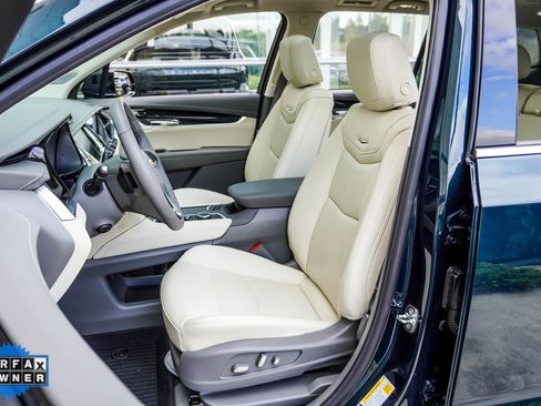 Used 2025 Cadillac XT6 Premium Luxury image 24