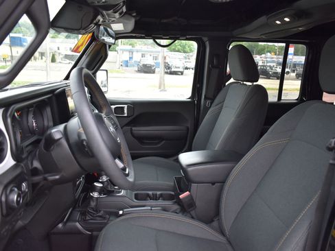 Used 2024 Jeep Wrangler Unlimited Sport AWD/4WD image 13