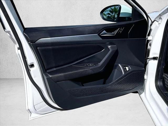 Used 2023 Volkswagen Jetta SE FWD image 17