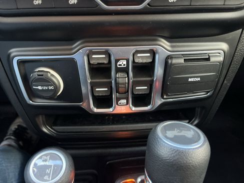 Used 2021 Jeep Wrangler Unlimited Sport image 19