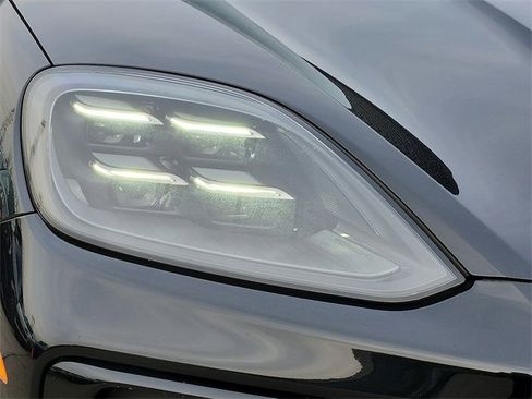 Used 2024 Porsche Cayenne Coupe image 10