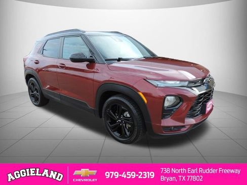 Used 2023 Chevrolet TrailBlazer RS w/ Sun and Liftgate Package image 3