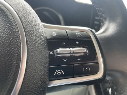 Used 2022 Kia Carnival LX image 13