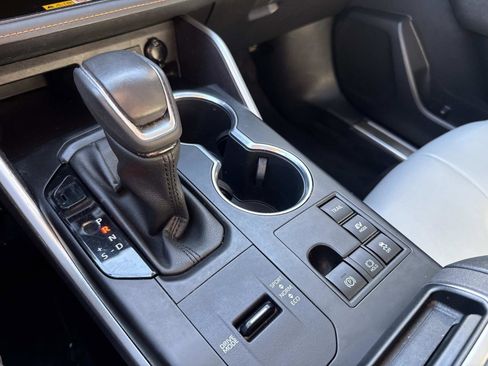 Used 2023 Toyota Highlander Bronze Edition image 28