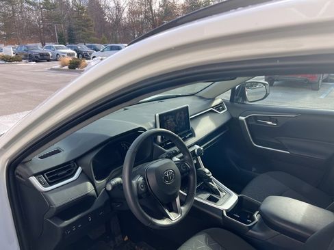 Used 2024 Toyota RAV4 XLE image 59