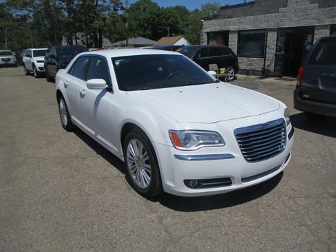 Used 2014 Chrysler 300 AWD w/ Driver Convenience Group image 1