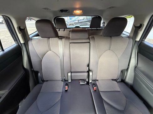 Certified 2025 Toyota Highlander LE image 19