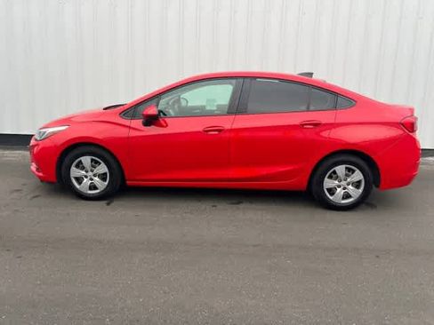 Used 2018 Chevrolet Cruze LS image 3
