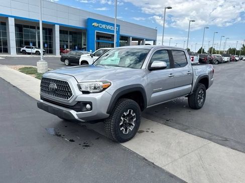 Used 2019 Toyota Tacoma TRD Off-Road w/ Technology Package AWD/4WD image 2