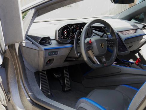 Used 2024 Lamborghini Revuelto AWD/4WD image 8