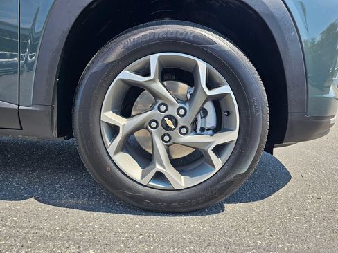 Certified 2025 Chevrolet Trax LT w/ Driver Confidence Package FWD image 9