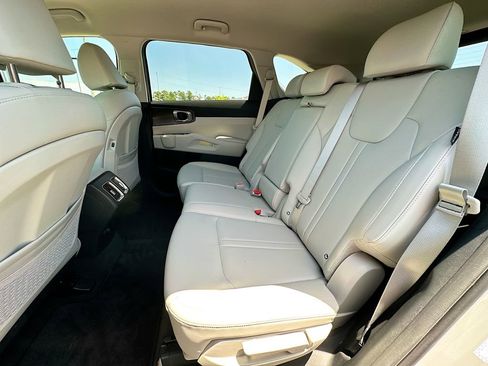 Used 2024 Kia Sorento S FWD image 4