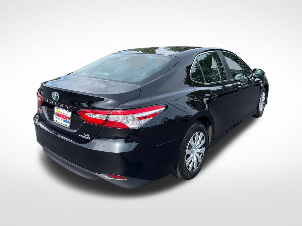 Used 2018 Toyota Camry LE FWD image 5