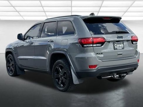 Used 2019 Jeep Grand Cherokee Laredo AWD/4WD image 15