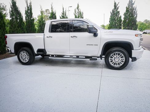 Used 2022 Chevrolet Silverado 2500 High Country w/ Safety Package II AWD/4WD image 11