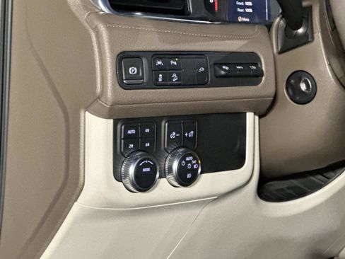 Used 2021 GMC Yukon XL Denali image 21