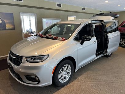 New 2026 Chrysler Pacifica Select