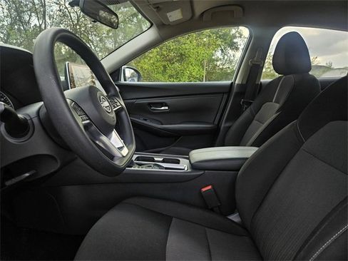 Used 2025 Nissan Sentra SV image 9