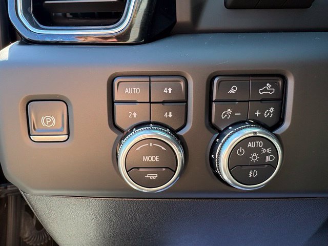 Used 2025 GMC Sierra 3500 Denali w/ Denali Reserve Package AWD/4WD image 23