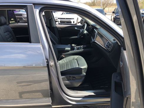 Used 2024 Volkswagen Atlas SEL AWD/4WD image 24