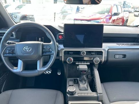 Used 2025 Toyota Tacoma TRD Sport image 12