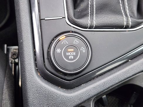 Certified 2023 Volkswagen Tiguan SE image 21